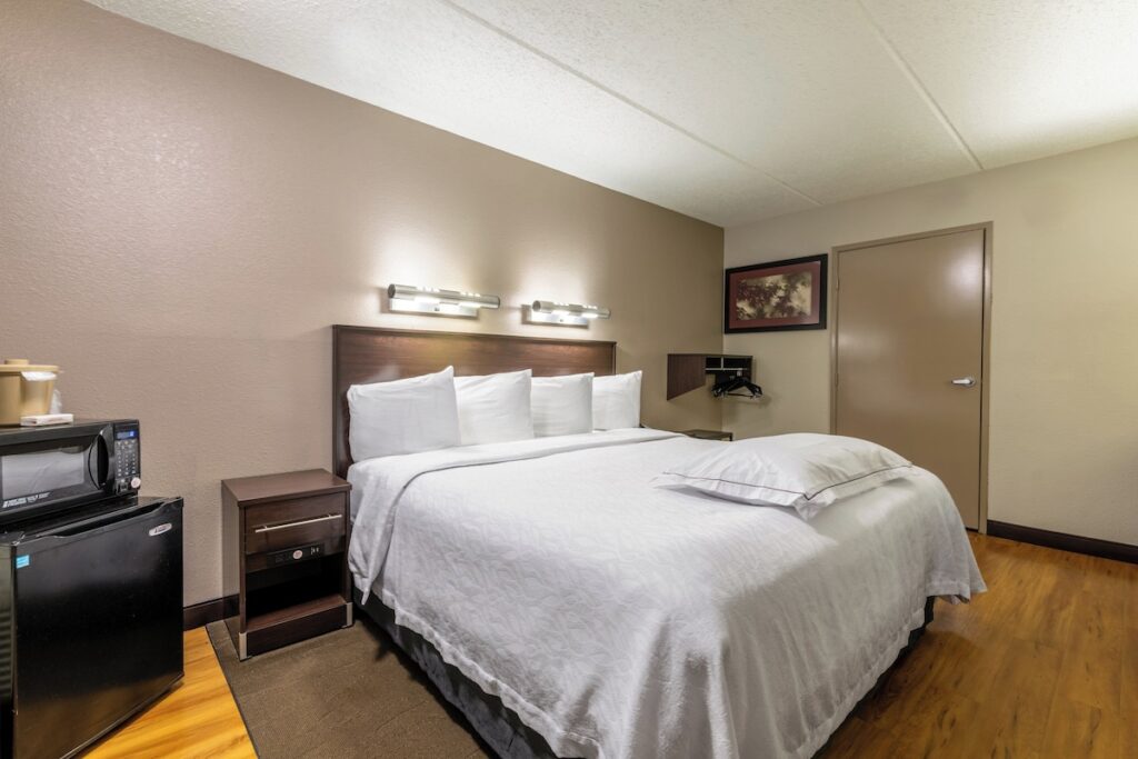 Red Roof Inn PLUS+ Nashville Airport - Image 2