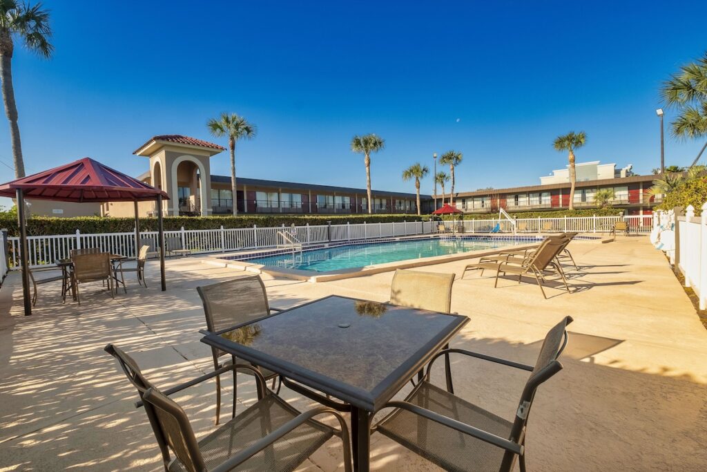 Red Roof Inn PLUS+ St. Augustine - Image 3