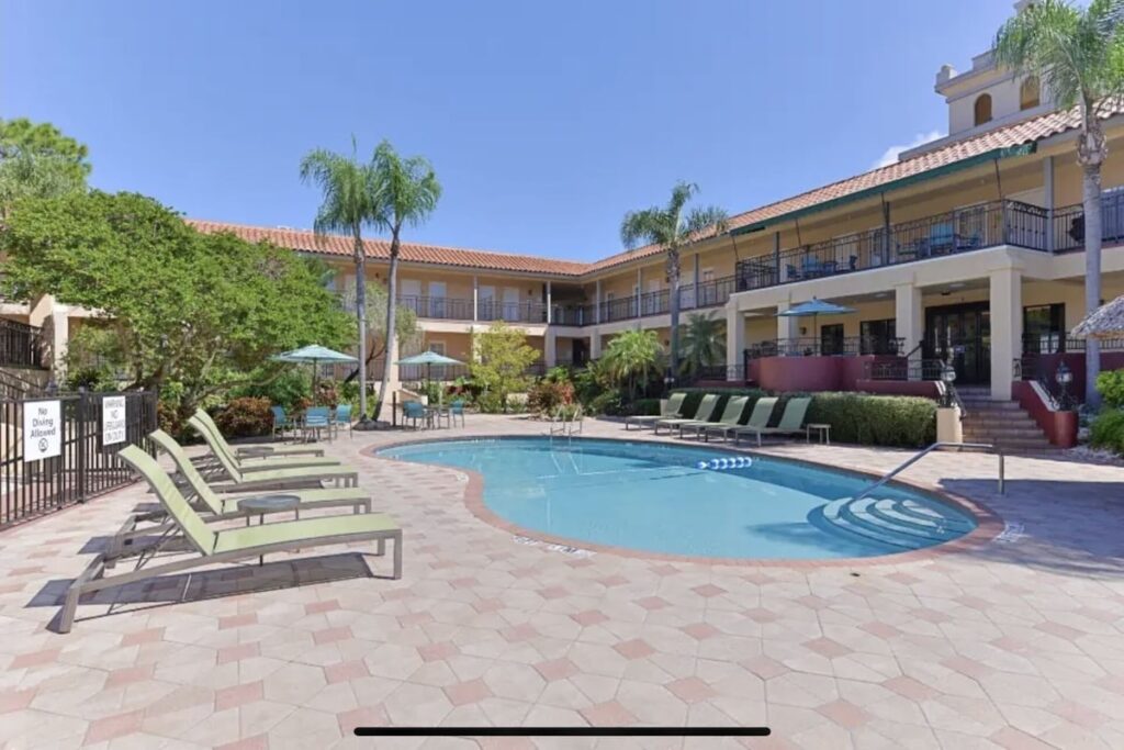 Red Roof Inn PLUS & Suites Tampa - Image 3