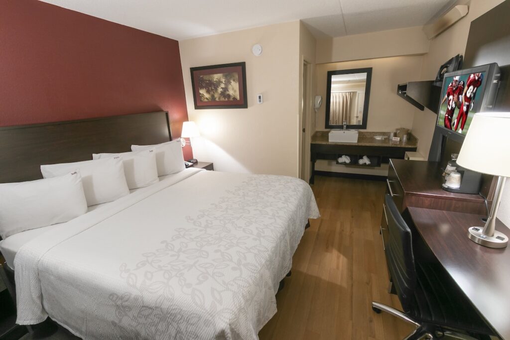 Red Roof Inn PLUS+ Nashville Fairgrounds - Image 2