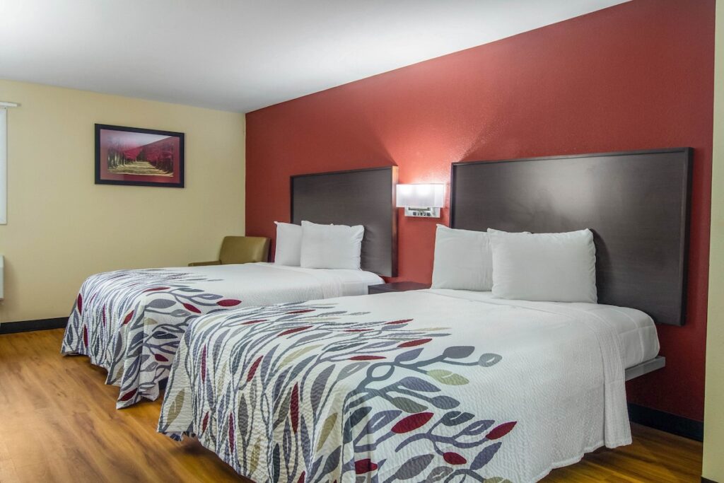 Red Roof Inn Perrysburg - Image 3