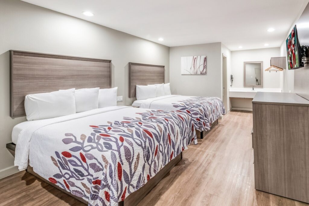 Red Roof Inn Plano - Image 3