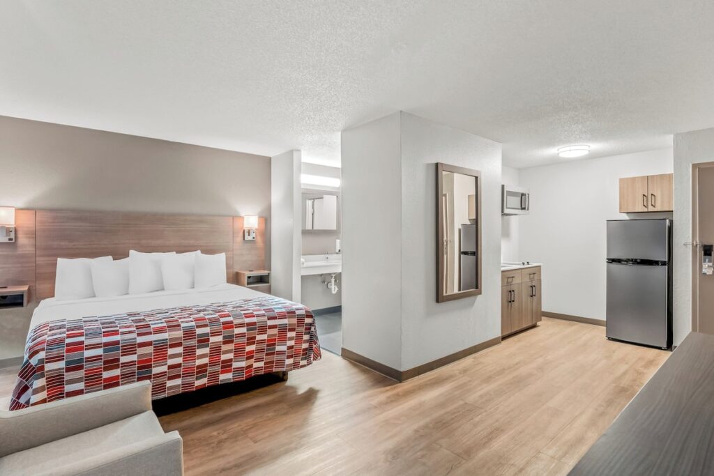 Red Roof Inn Southfield - Image 3