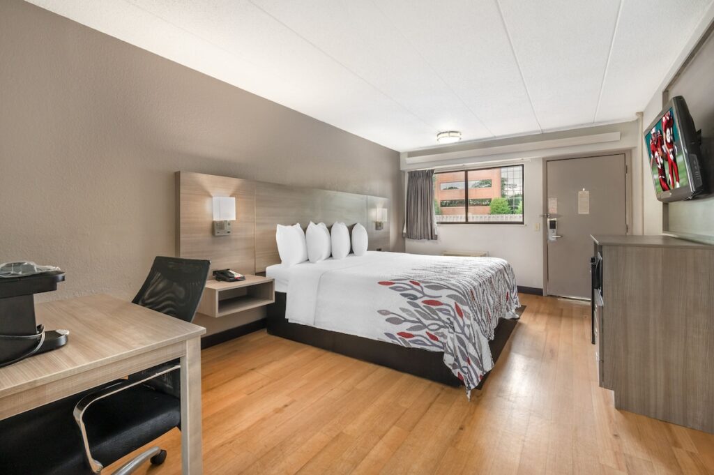 Red Roof Inn Virginia Beach - Image 5