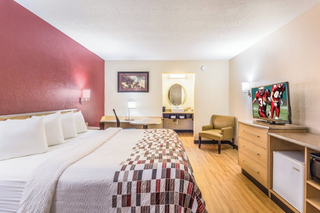 Red Roof Inn Williamsburg - Image 3