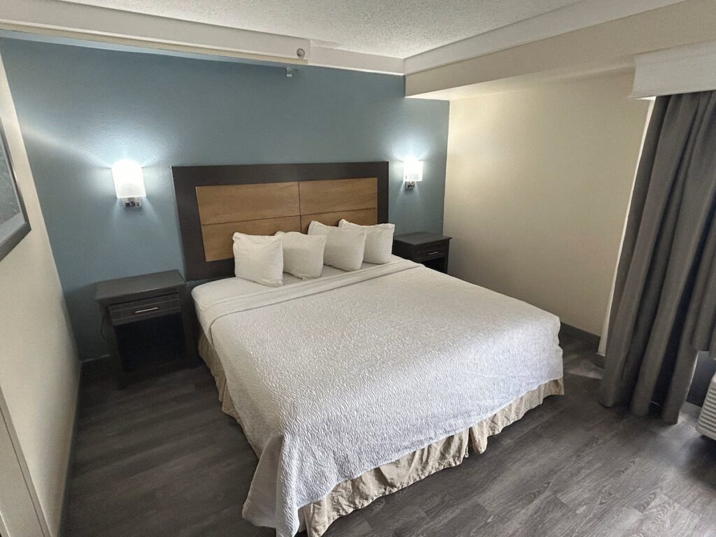 Red Roof PLUS Fort Myers - Image 2