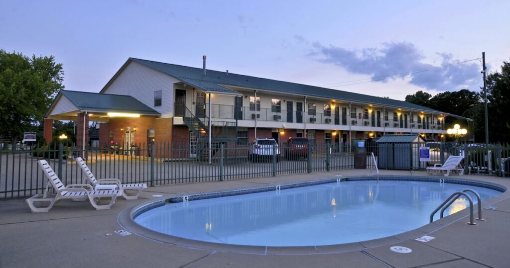 Regency Inn Eureka Springs - Image 5