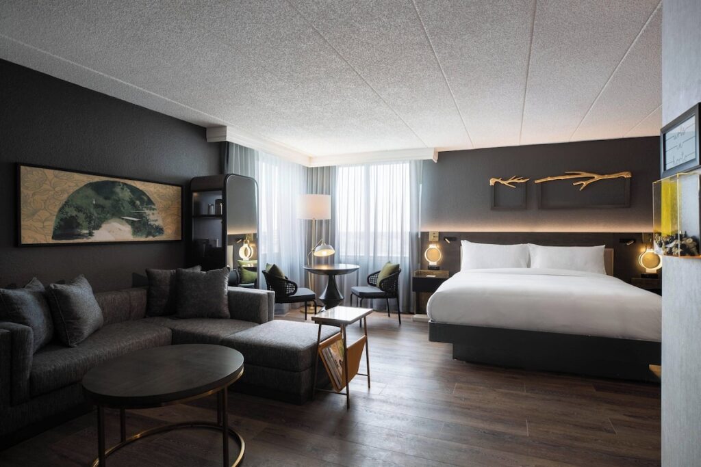 Renaissance Chicago North Shore Hotel - Image 2