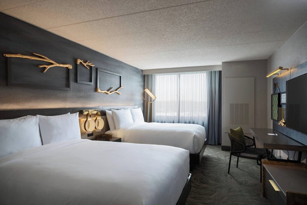 Renaissance Chicago North Shore Hotel - Image 3