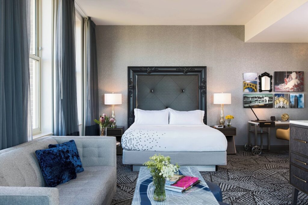 Renaissance Pittsburgh Hotel - Image 2