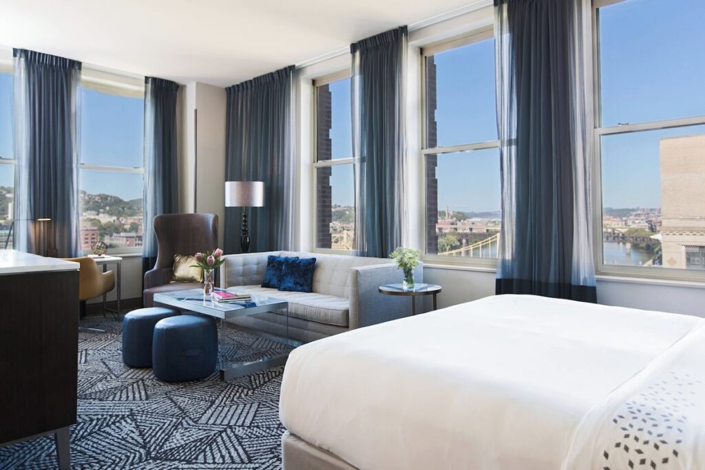 Renaissance Pittsburgh Hotel - Image 3