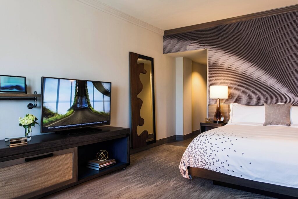 Renaissance Waterford Oklahoma City Hotel - Image 6