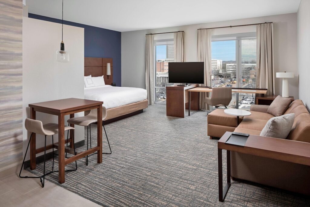 Residence Inn by Marriott Greenville Downtown - Image 2