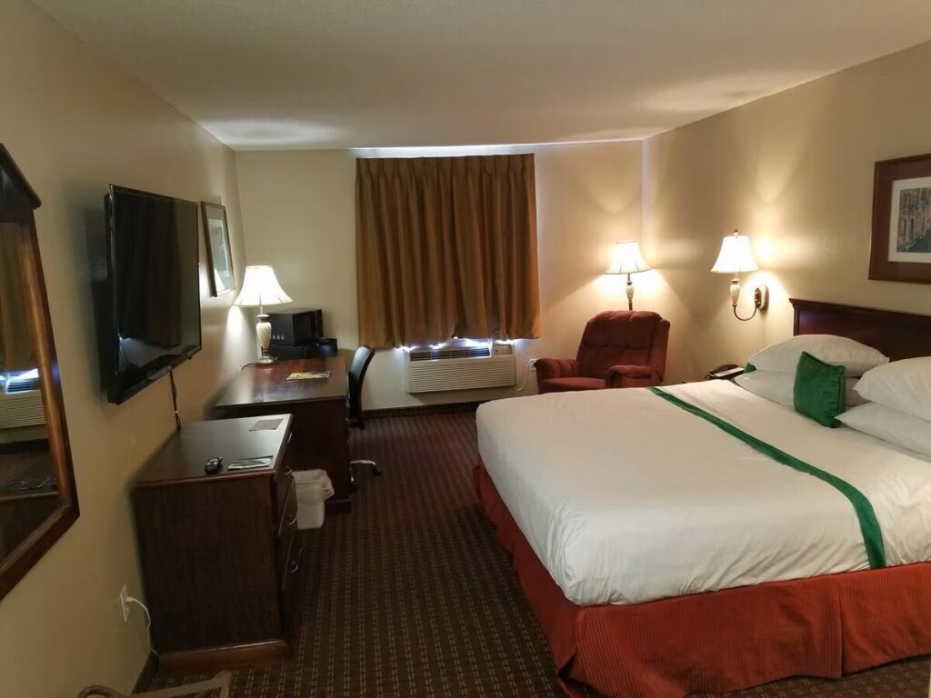 Rest Inn Fort Smith - Image 2