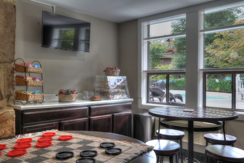 River Edge Inn - Image 4