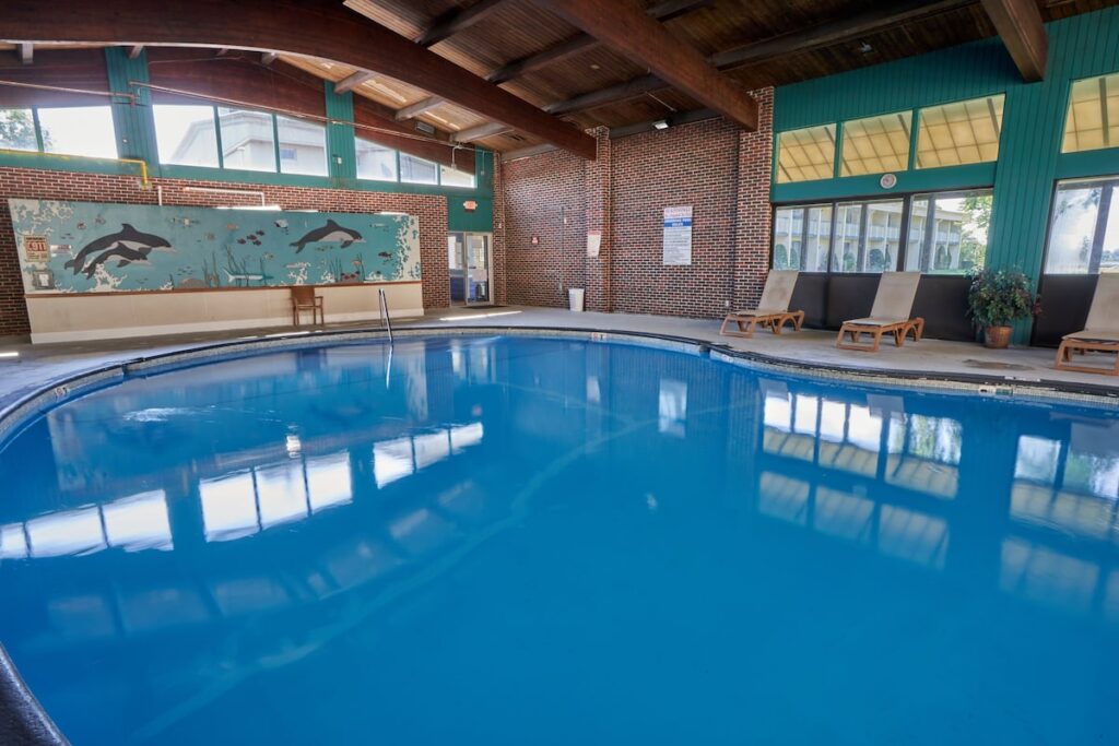 Riverview Inn & Suites - Image 4