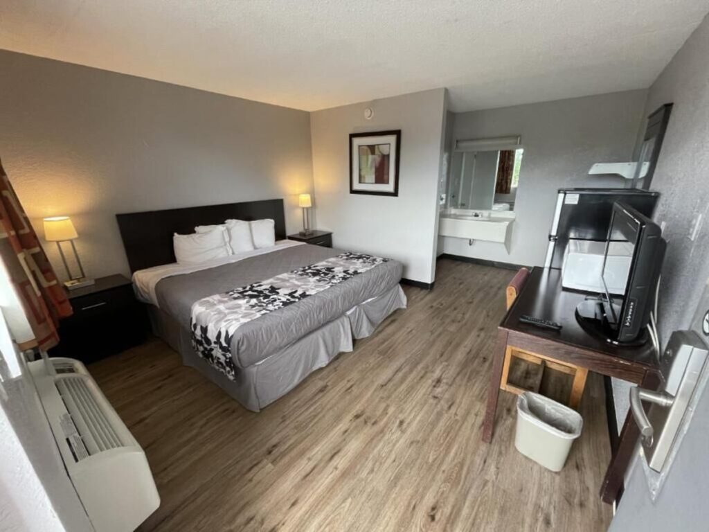 Rodeway Inn Albuquerque West - Image 3