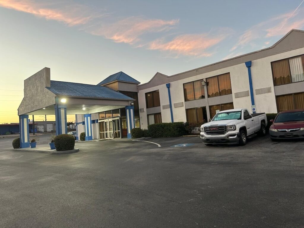 Rodeway Inn Stone Mountain - Image 2