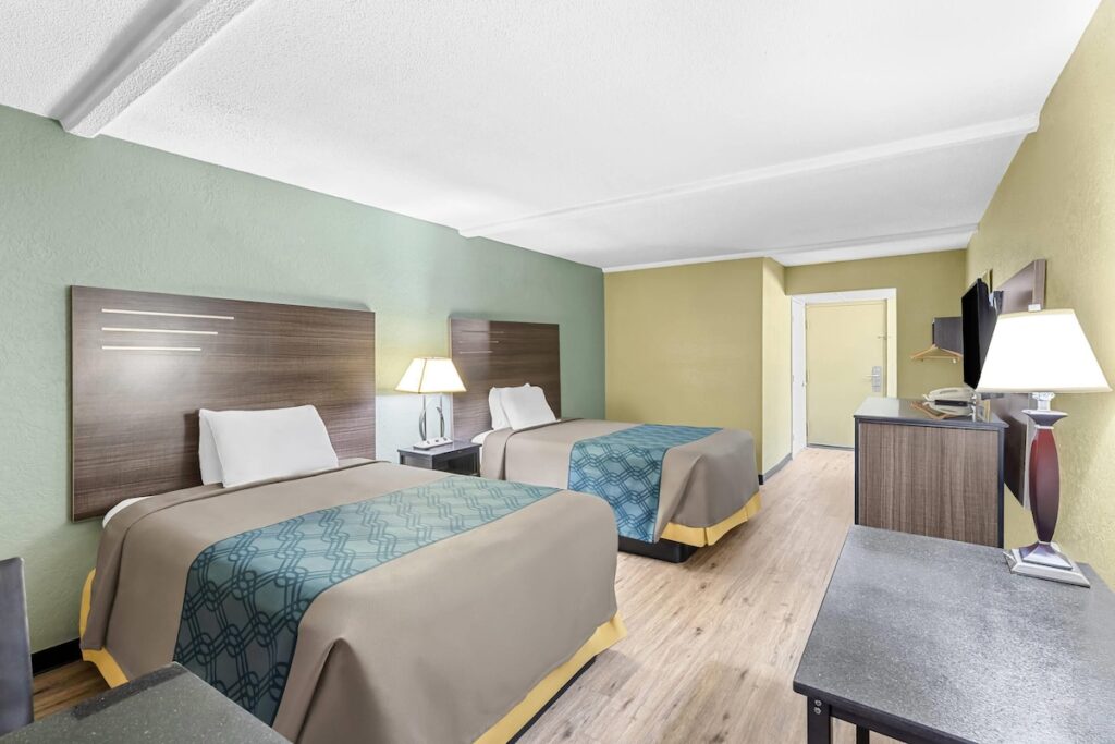 Rodeway Inn Stone Mountain - Image 3