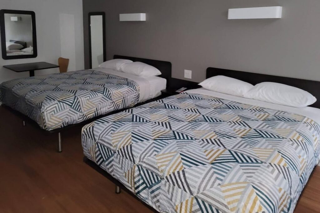 Rodeway Inn & Suites Thousand Palms - Rancho Mirage - Image 4