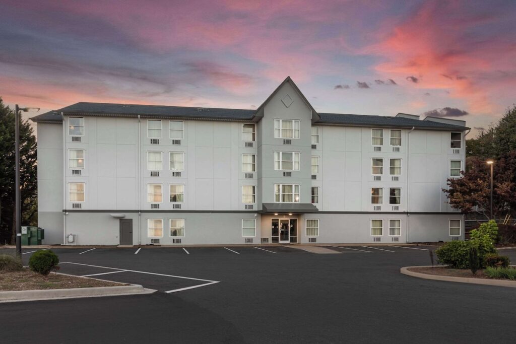 Rodeway Inn & Suites near Outlet Mall - Asheville - Image 2