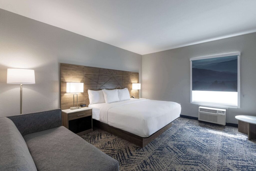 Rodeway Inn & Suites near Outlet Mall - Asheville - Image 4