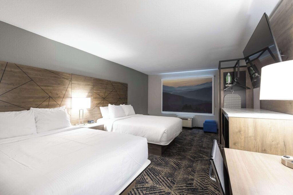 Rodeway Inn & Suites near Outlet Mall - Asheville - Image 3