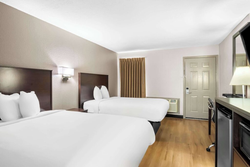 Rodeway Inn - Image 3