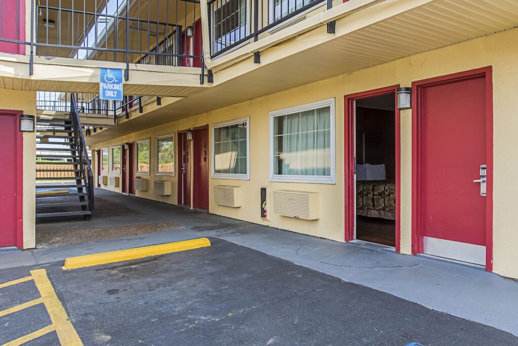 Rodeway inn- Nashville airport - Downtown - Mexican Restaurant on site