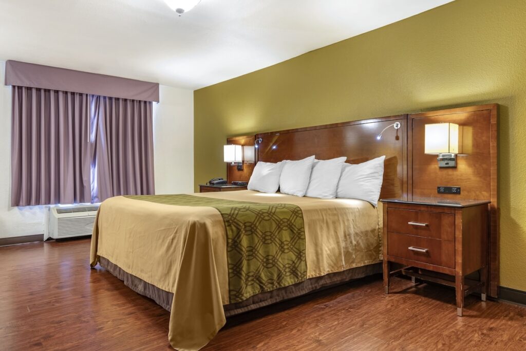 Rose City Inn & Suites - Image 2