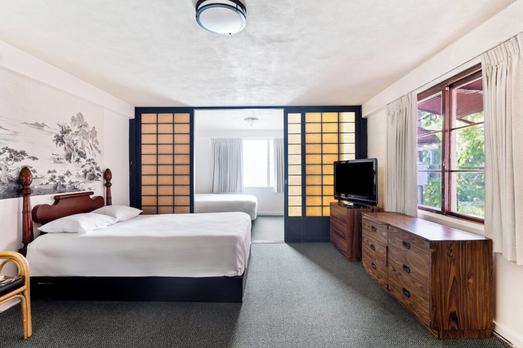 Royal Grove Waikiki - Image 4