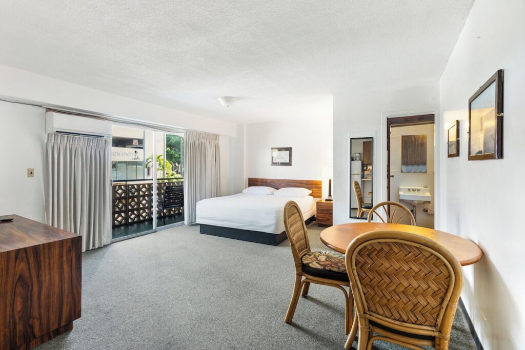 Royal Grove Waikiki - Image 5