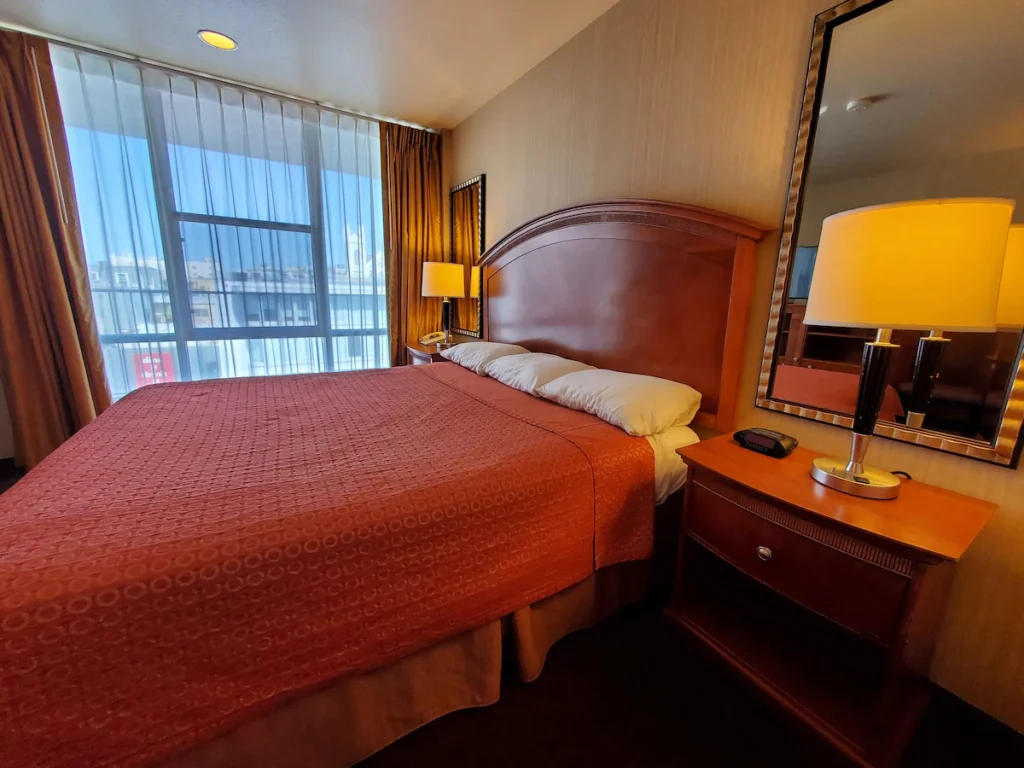 Royal Pacific Motor Inn - Image 2