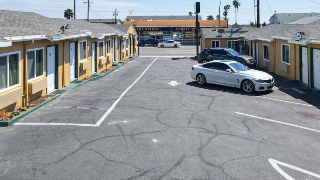 SIGNAL HILL MOTEL BEACH MOTEL