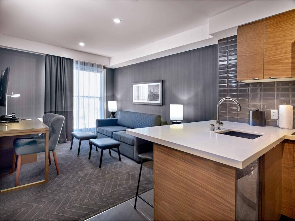 Sandman Signature Plano-Frisco Hotel - Image 3