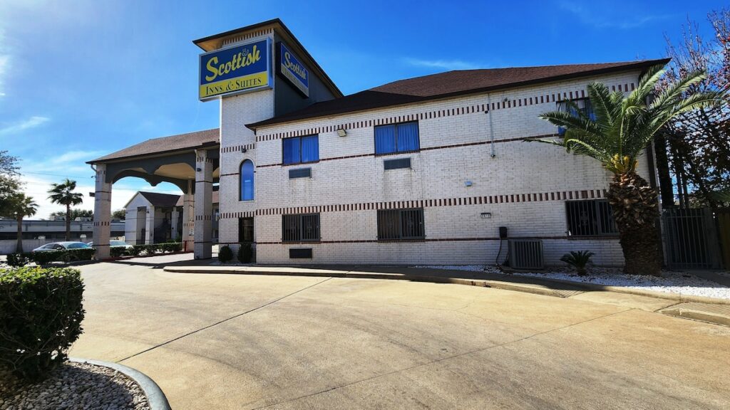 Scottish Inns & Suites IAH Airport-Beltway 8 - Image 2