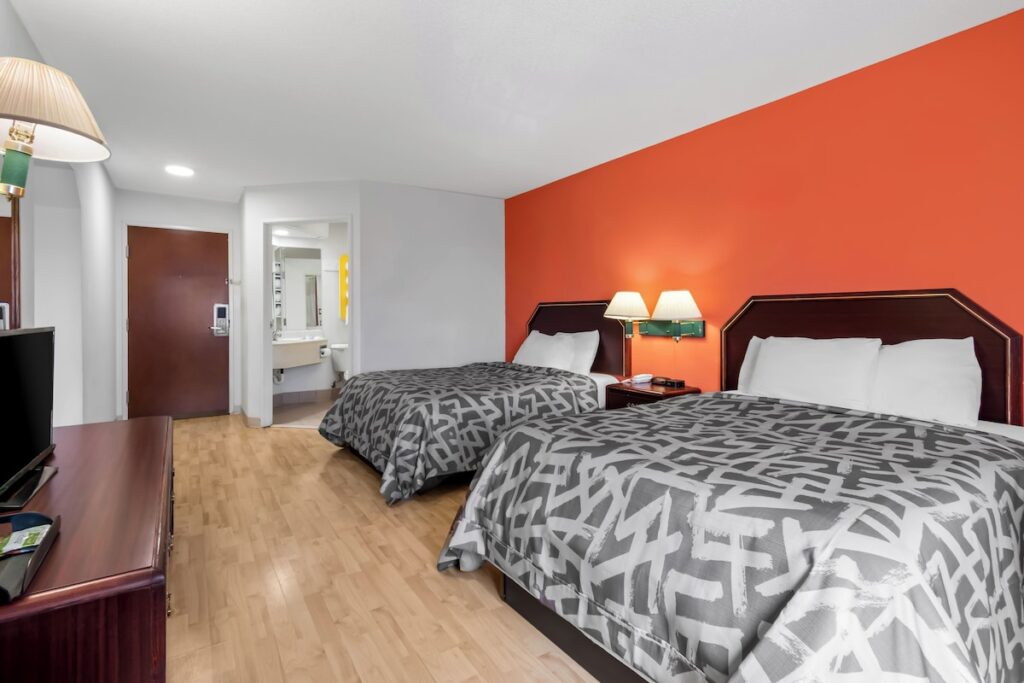 Scottish Inns & Suites - North Hershey - Image 3