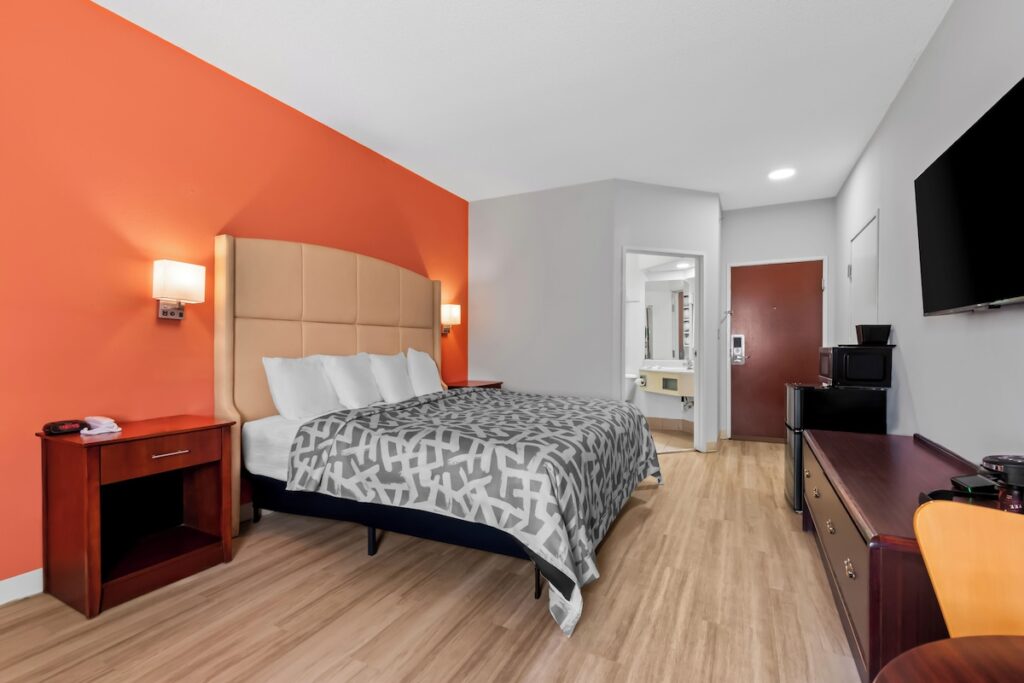 Scottish Inns & Suites - North Hershey - Image 2