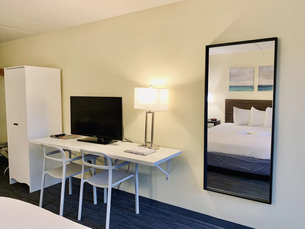 Seven Gables Inn - Image 5