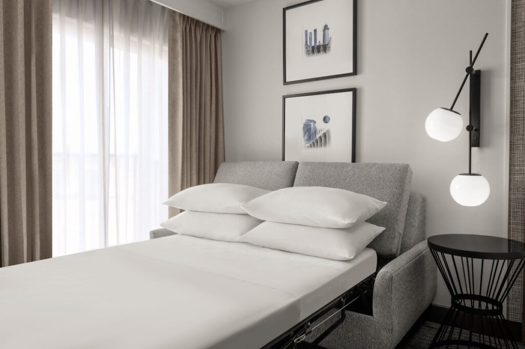 Sheraton Milwaukee Brookfield - Image 2