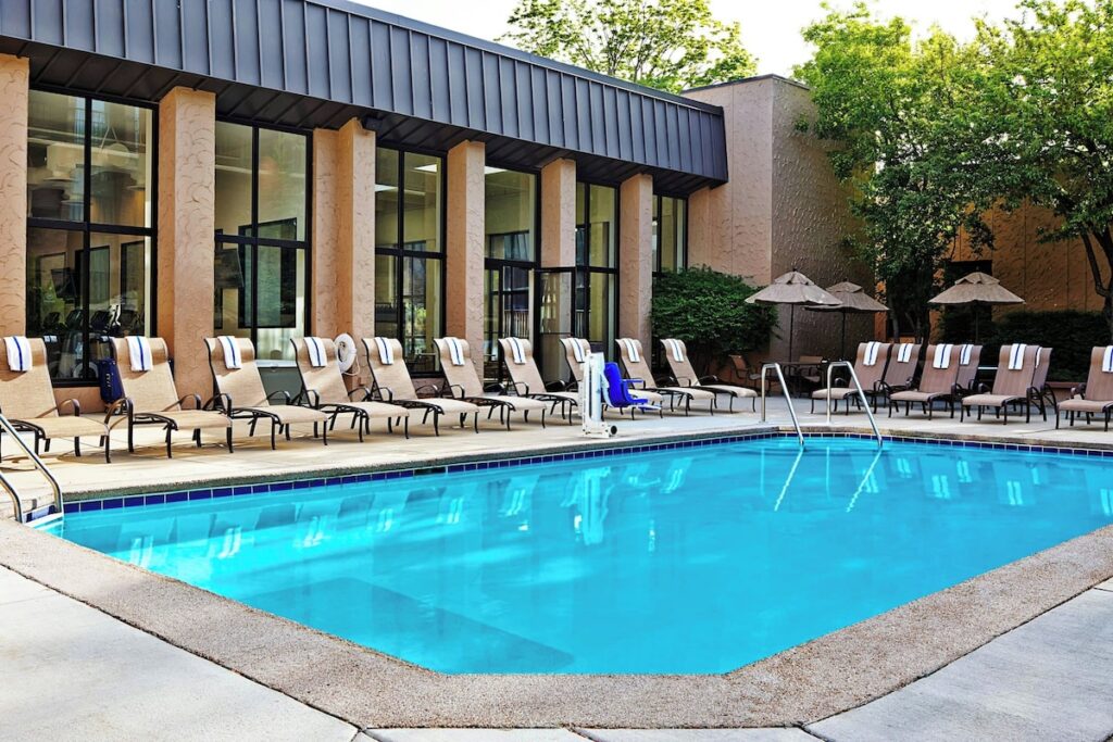 Sheraton Milwaukee Brookfield - Image 4