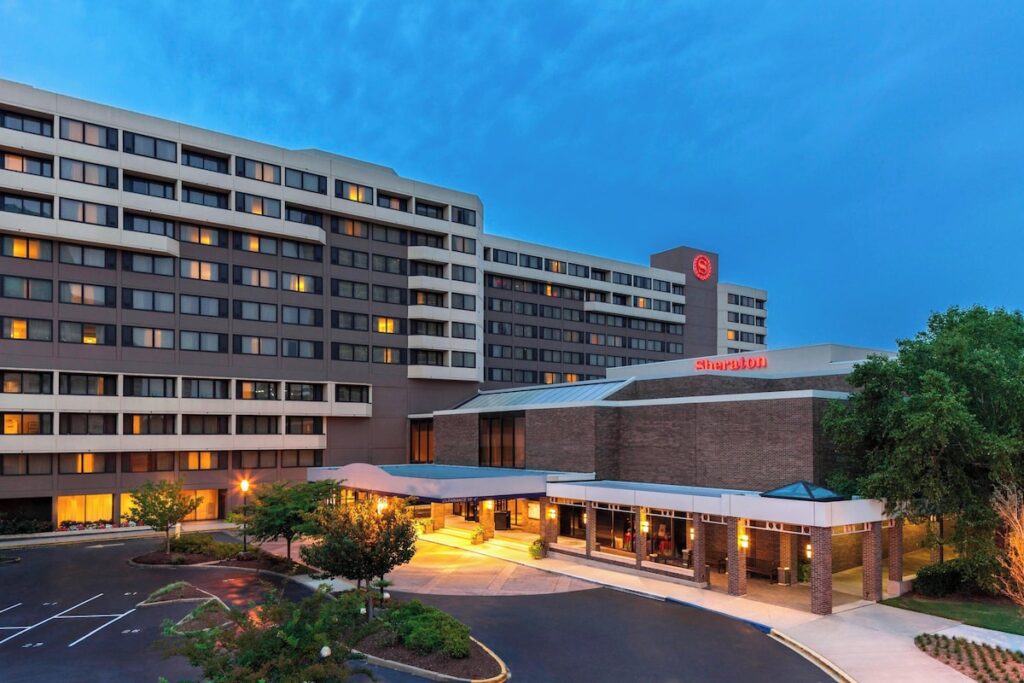 Sheraton Norfolk Waterside Hotel