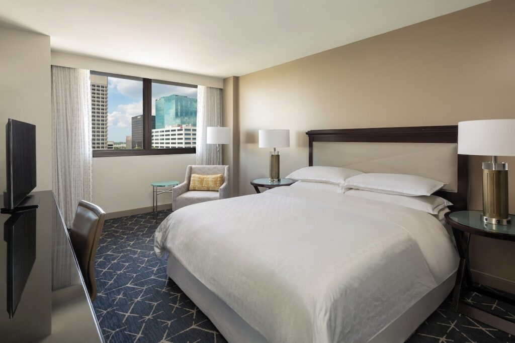 Sheraton Norfolk Waterside Hotel - Image 2