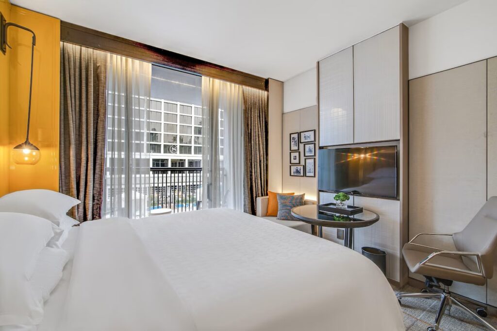 Sheraton Universal - Image 2