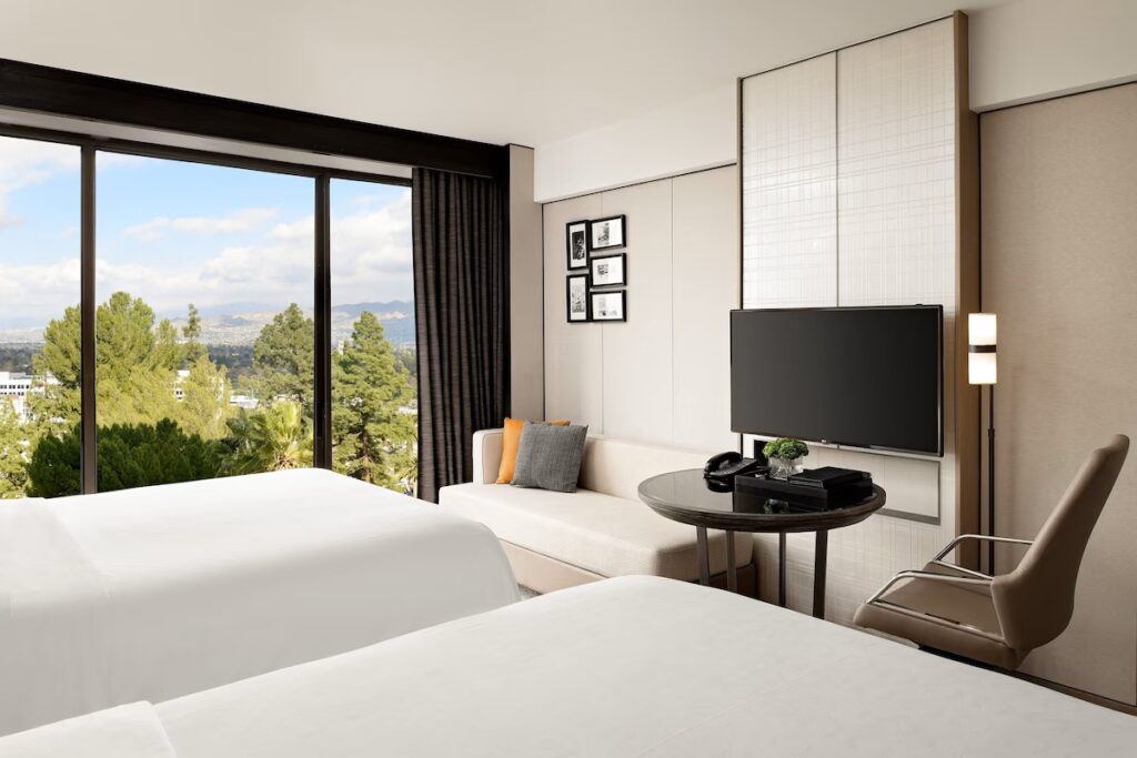 Sheraton Universal - Image 3