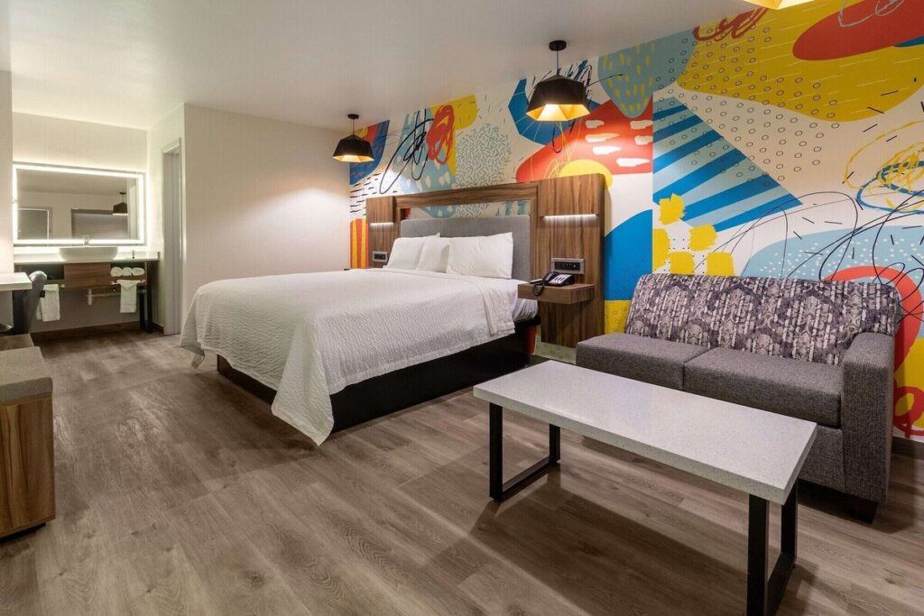 Signature Inn Houston Galleria - Image 5