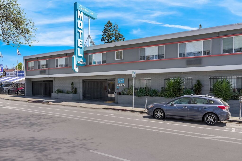 Signature Inn Oakland - Image 2