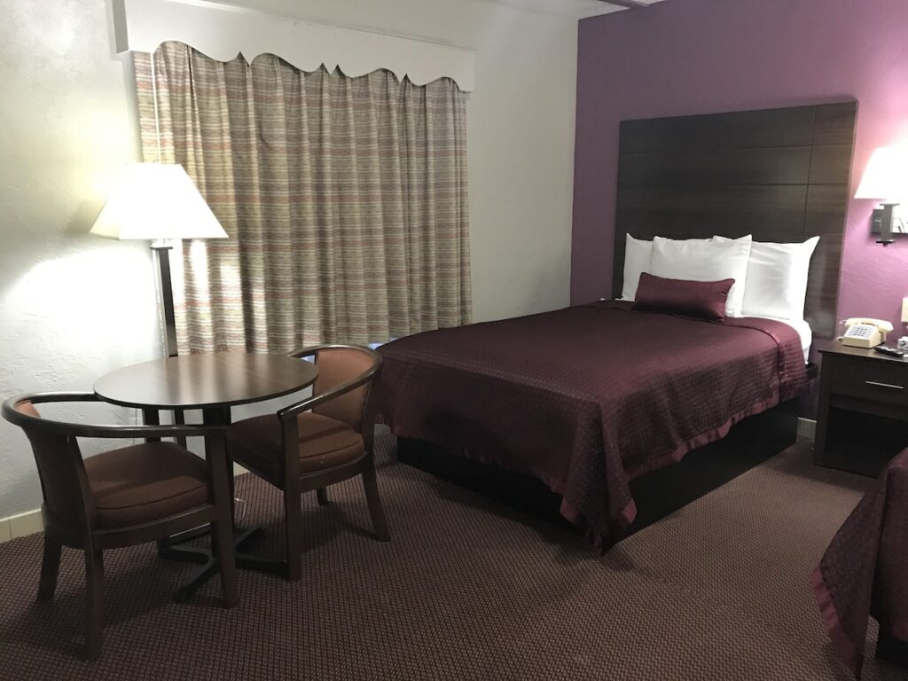 Silver Princess Motel - Image 4