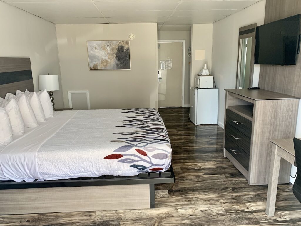 Simple Life Motel - Image 4