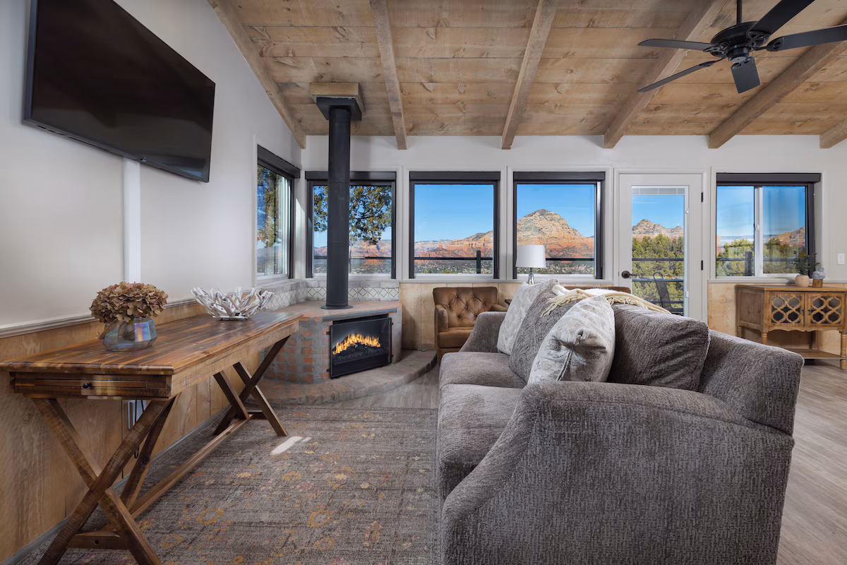 Sky Ranch Lodge - Image 2